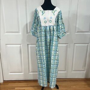 Pre-loved🙂Vintage National Floral Embroidered Blue and White Dress